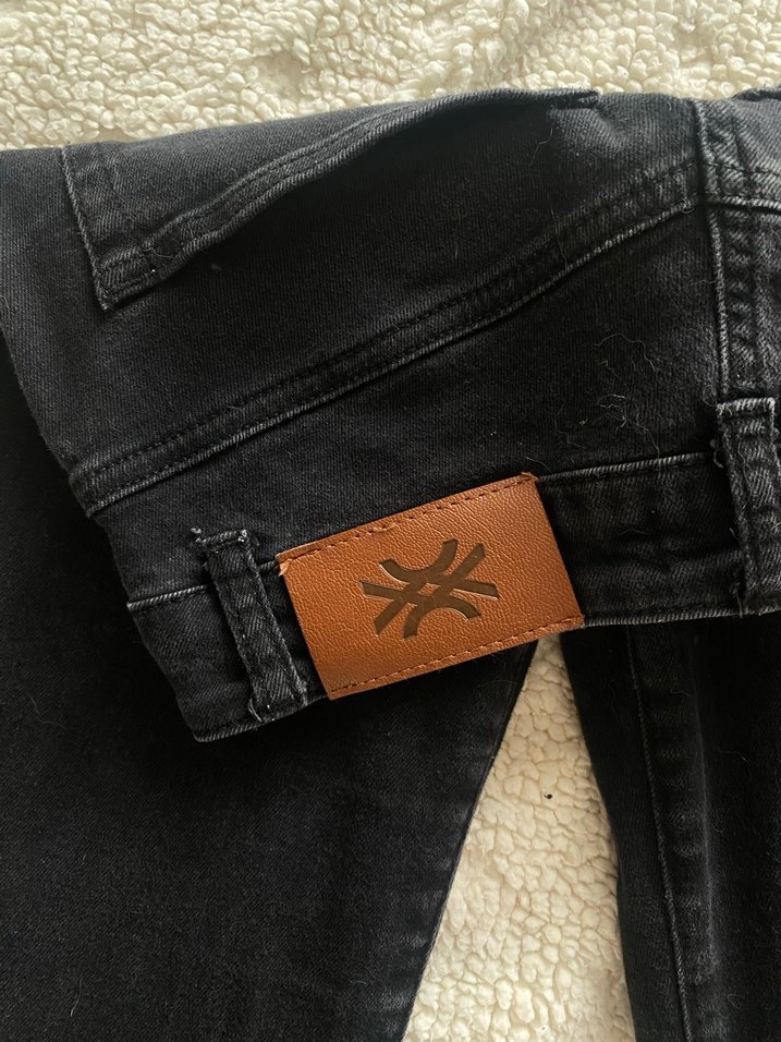 Siyah Bol Kesim Kadın Jean - Görsel 2