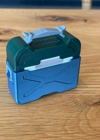 Koyu Mavi Kulaklık Kutusu ve Beyaz Kulaklıklar - Görsel 3