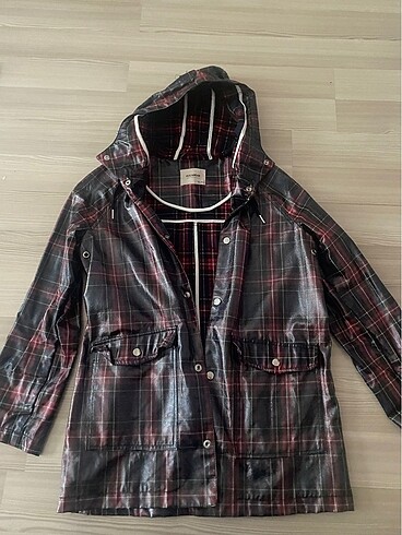 Pull and Bear Yağmurluk