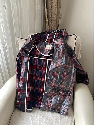 m Beden Pull and Bear Yağmurluk