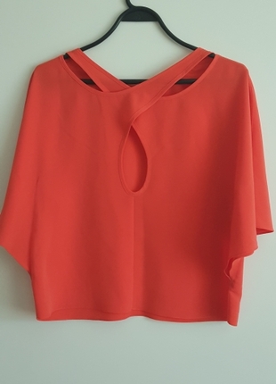 SIRT DETAYLI CROP TOP