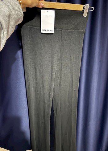 Bershka siyah etiketli tayt