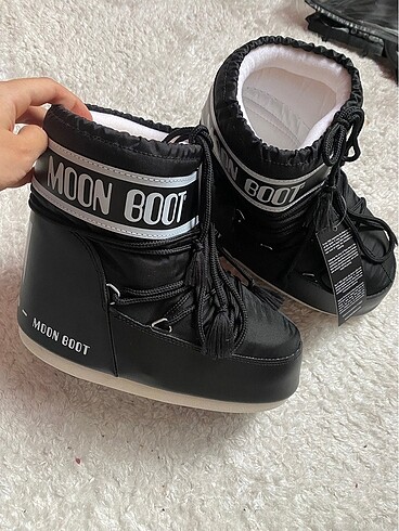 39 Beden siyah Renk MOON BOOT ETİKETLİ SİYAH