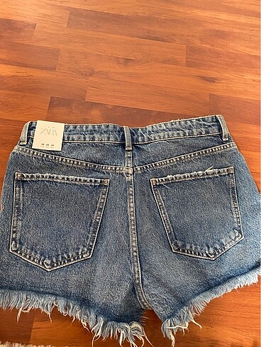 38 Beden mavi Renk zara etiketli jean şort
