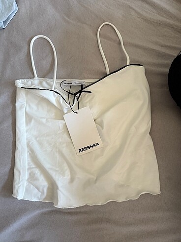 bershka etiketli askılı