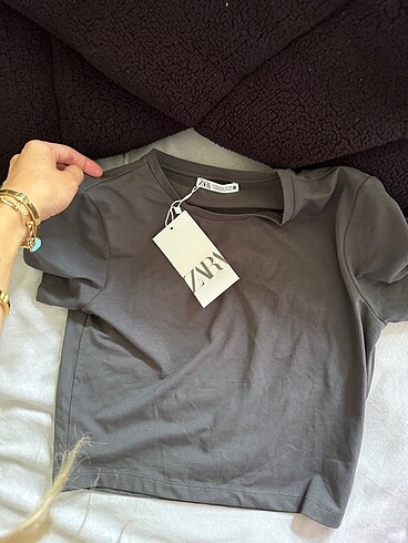 zara gri crop tişört