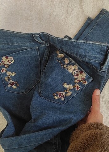 26 Beden Nakışlı Jean