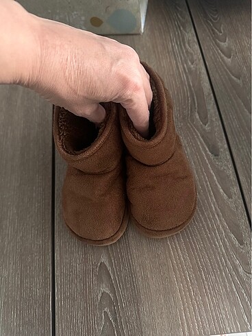 H&M Ugg Bot