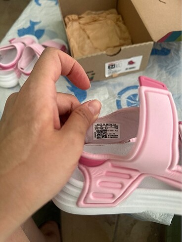 24 Beden Adidas Altaswim