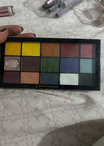 Beden Revolution marvellous mattes far paleti