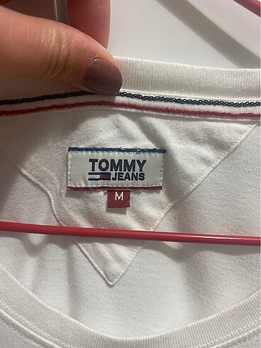 m Beden Tommy jeans tişört