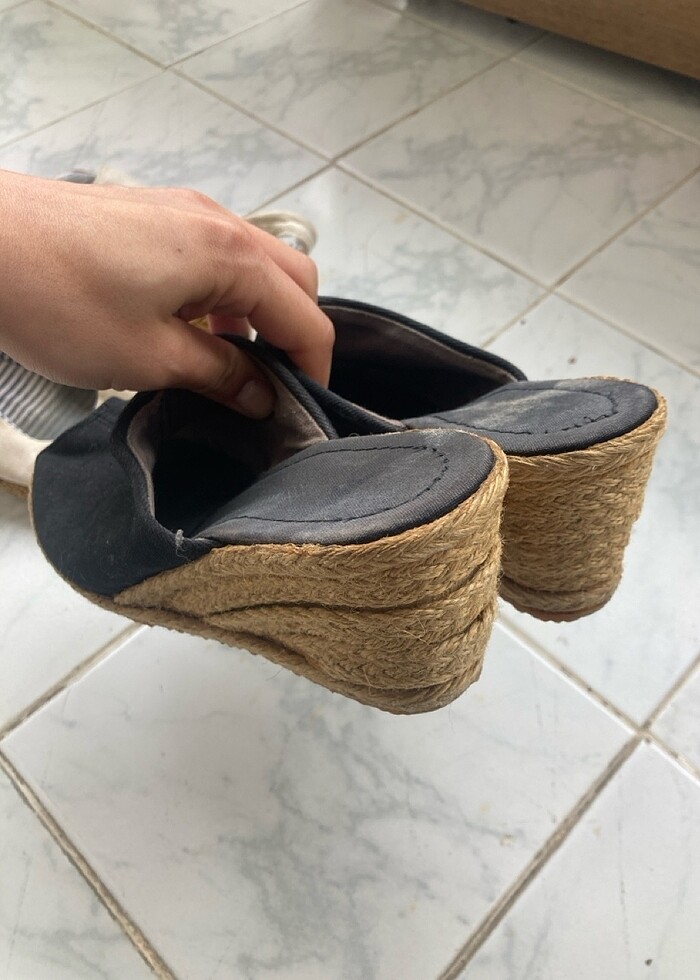 Dolgu topuk sandalet - Görsel 2