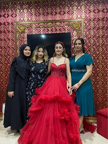 Diğer İNCİ DETAYLI SİYAH ELBİSE