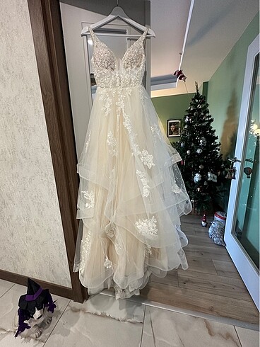 Kırık beyaz, kat detaylı, işlemeli gelinlik - Görsel 6