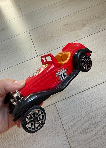 Kırmızı Retro Oyuncak Araba - Görsel 3