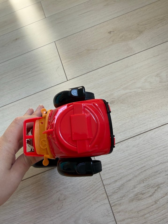 Kırmızı Retro Oyuncak Araba - Görsel 5