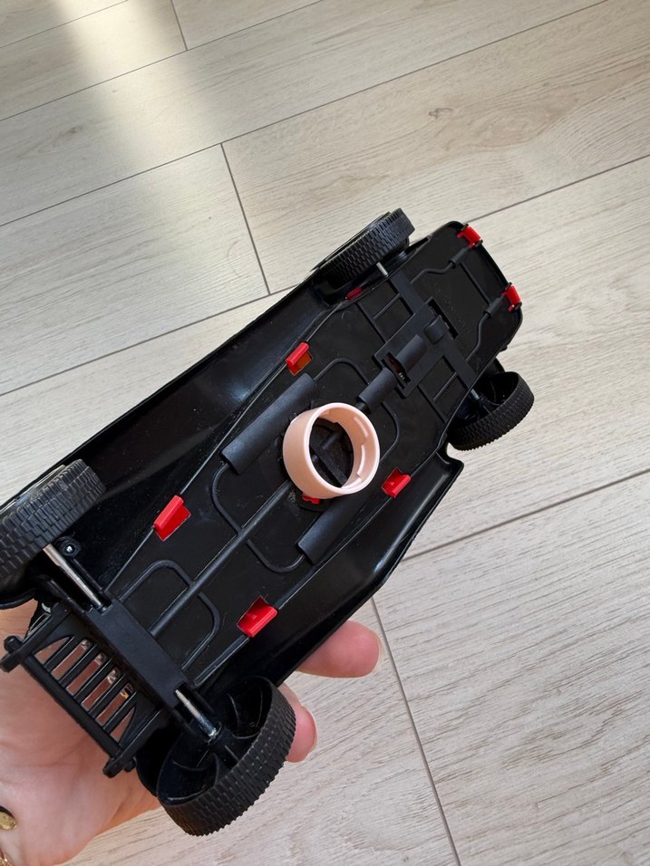 Kırmızı Retro Oyuncak Araba - Görsel 4