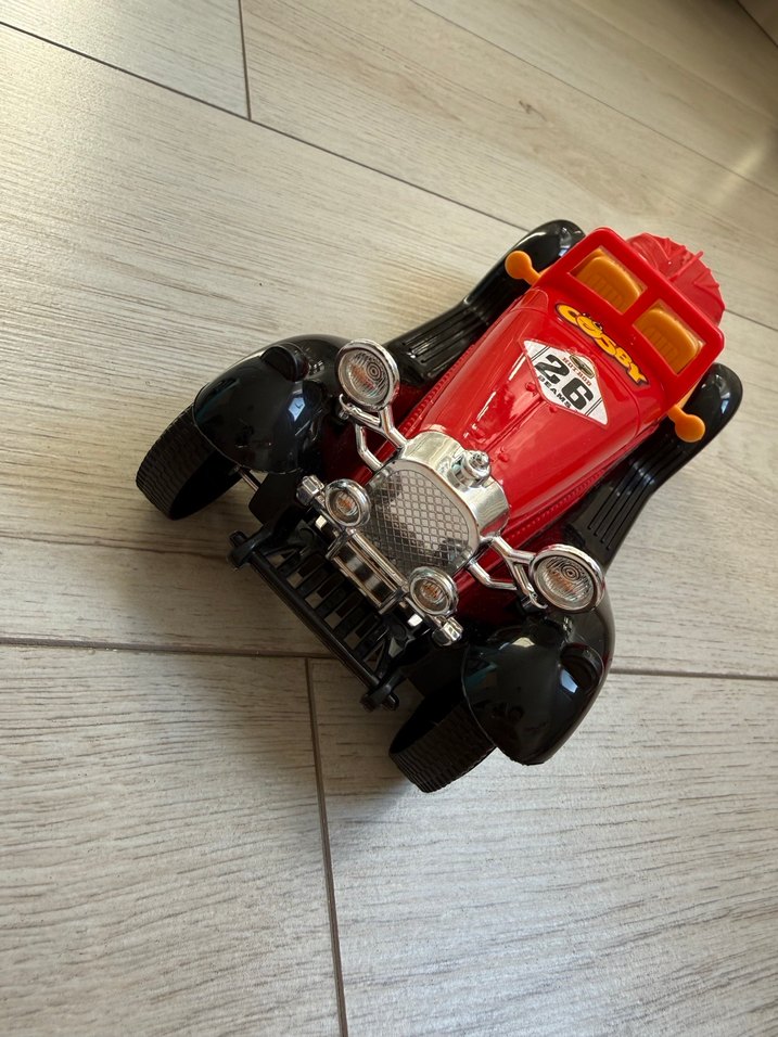 Kırmızı Retro Oyuncak Araba - Görsel 2