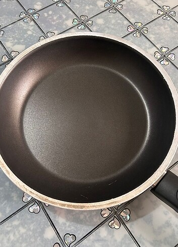 Beden siyah Renk Yumurta tavası