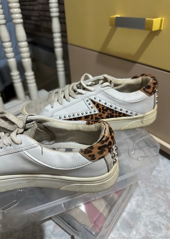 Zara Gri Beyaz Yılan Desenli Kadın Spor Ayakkabı - Görsel 3