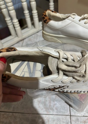 Zara Gri Beyaz Yılan Desenli Kadın Spor Ayakkabı - Görsel 2