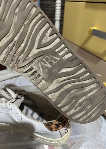 Zara Gri Beyaz Yılan Desenli Kadın Spor Ayakkabı - Görsel 4