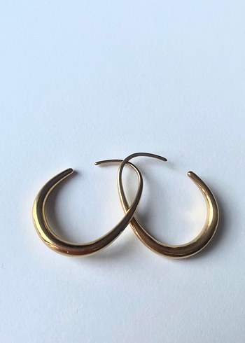 Minimalist Altın Yarım Ay Küpe - Görsel 3