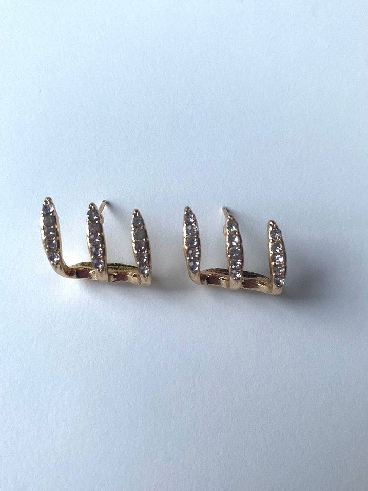 Altın Renkli Mini Yılan Desenli Küpeler - Görsel 2