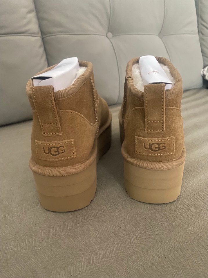 UGG Bej Süet Dolgu Topuk Kadın Bot - Görsel 3