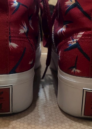 Adidas Orijinal Kırmızı Çiçek Desenli Kadın Spor Ayakkabı - Görsel 3