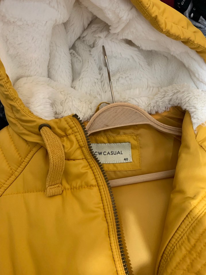 Sarı Kapüşonlu Kadın Şişme Yelek - Görsel 2