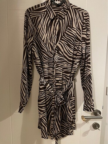 HM Zebra Desen Saten Gömlek Elbise