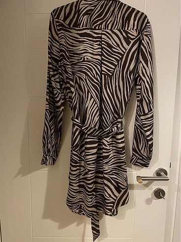38 Beden HM Zebra Desen Saten Gömlek Elbise