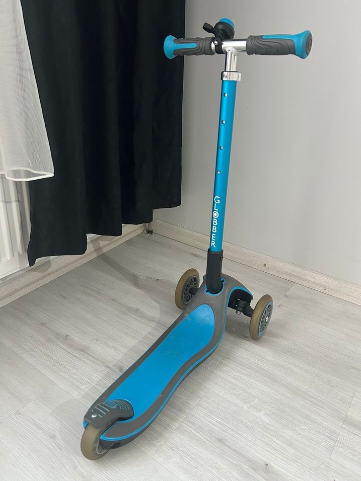 Globber Elite Deluxe 3 Tekerlekli Katlanabilir Mavi Scooter - Görsel 2