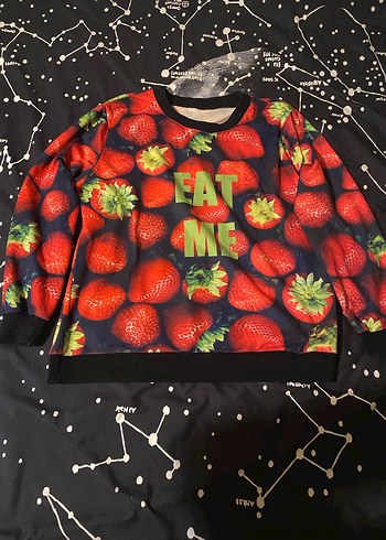 Kırmızı Çilek Desenli Kadın Sweatshirt - Görsel 2