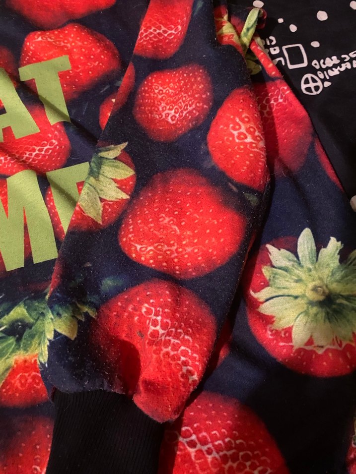 Kırmızı Çilek Desenli Kadın Sweatshirt - Görsel 4