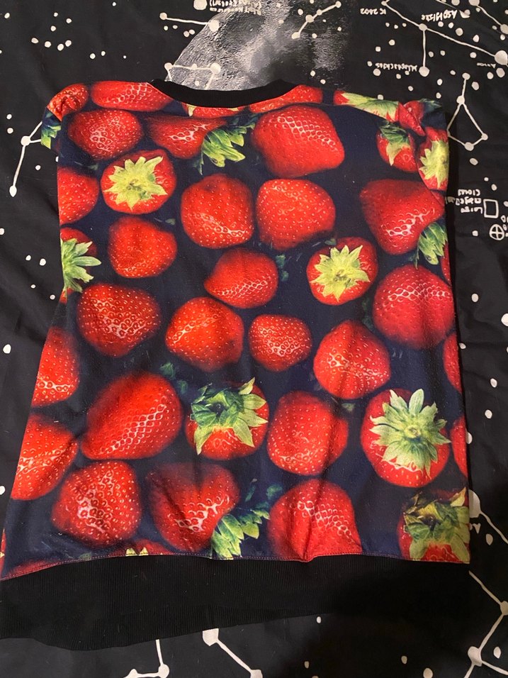 Kırmızı Çilek Desenli Kadın Sweatshirt - Görsel 5