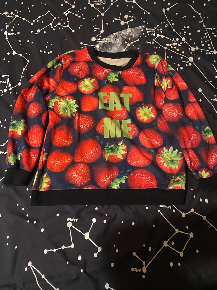 Kırmızı Çilek Desenli Kadın Sweatshirt - Görsel 2