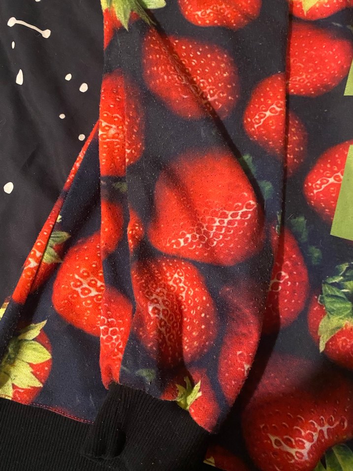 Kırmızı Çilek Desenli Kadın Sweatshirt - Görsel 3