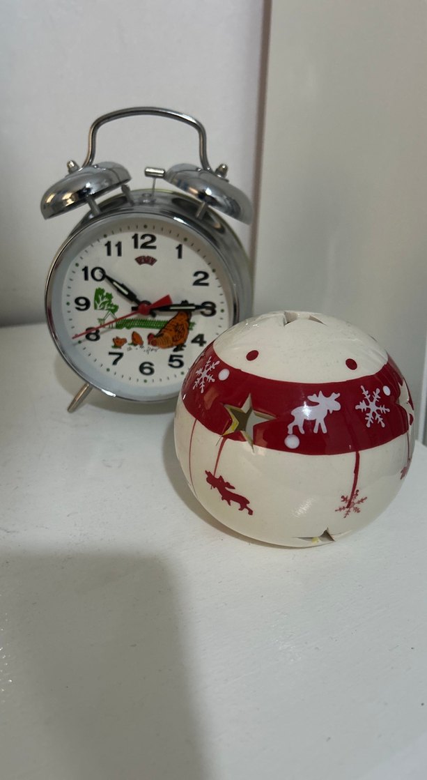 Renkli Desenli Masa Saati ve Dekoratif Küre - Görsel 3