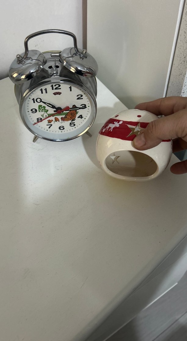 Renkli Desenli Masa Saati ve Dekoratif Küre - Görsel 2