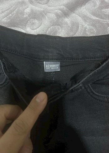 Kırmızı Kapüşonlu Sweatshirt ve Siyah Pantolon - Görsel 5