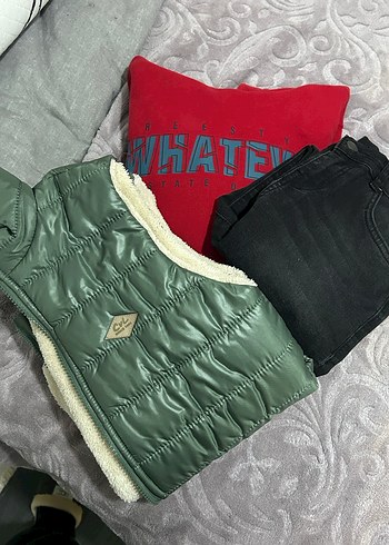 Kırmızı Erkek Sweatshirt ve Yeşil Yelek - Görsel 3