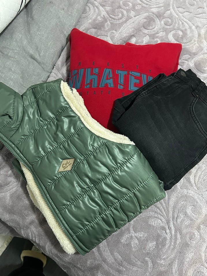 Kırmızı Erkek Sweatshirt ve Yeşil Yelek - Görsel 3