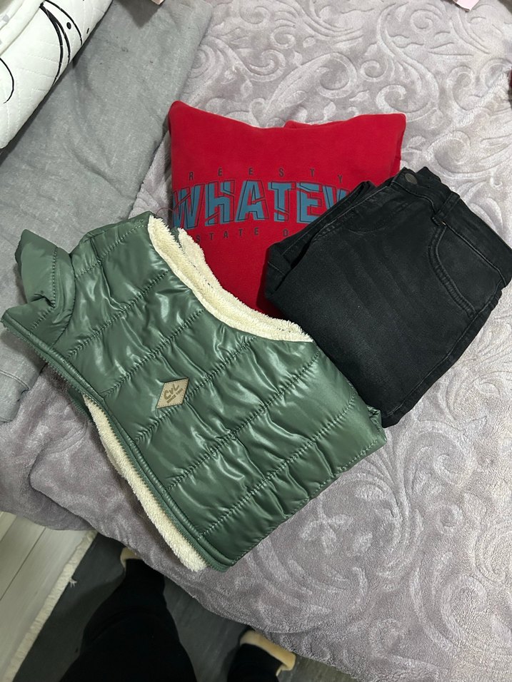 Kırmızı Erkek Sweatshirt ve Yeşil Yelek - Görsel 4