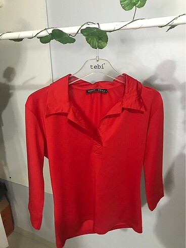 Kırmızı polo yaka bluz