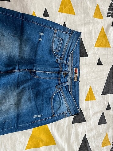 Yırtıklı jean - Görsel 3