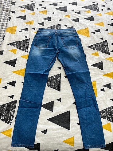 Yırtıklı jean - Görsel 4