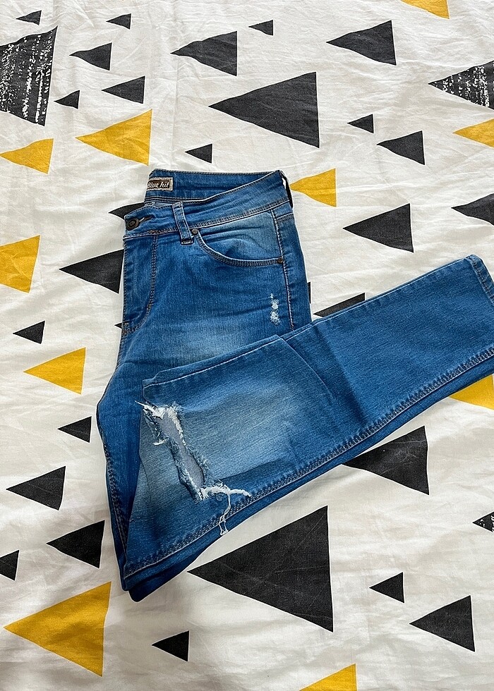 Yırtıklı jean - Görsel 2