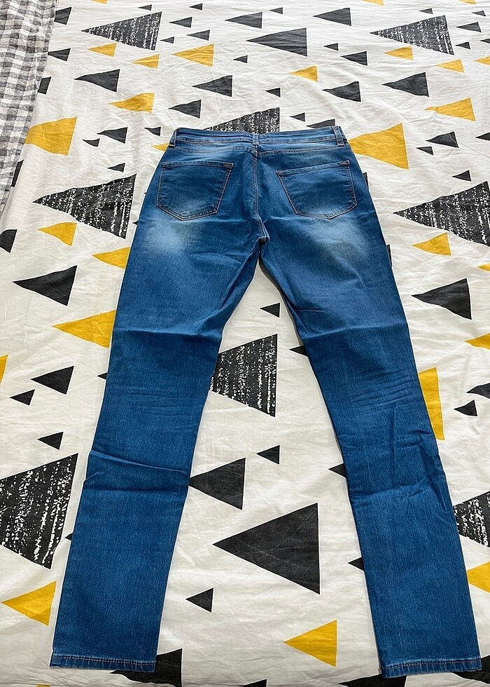 Yırtıklı jean - Görsel 4